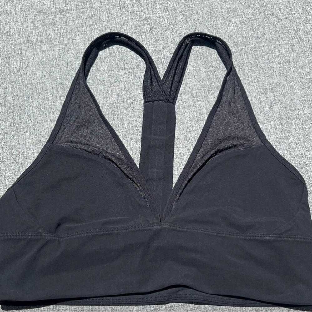Lululemon sports bra size 8